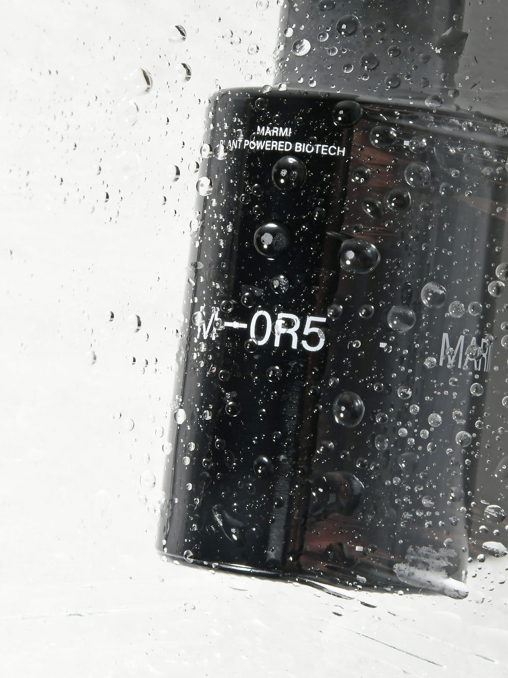 M—0R5 Brightening Serum Met Regenboogalgen - Marmi