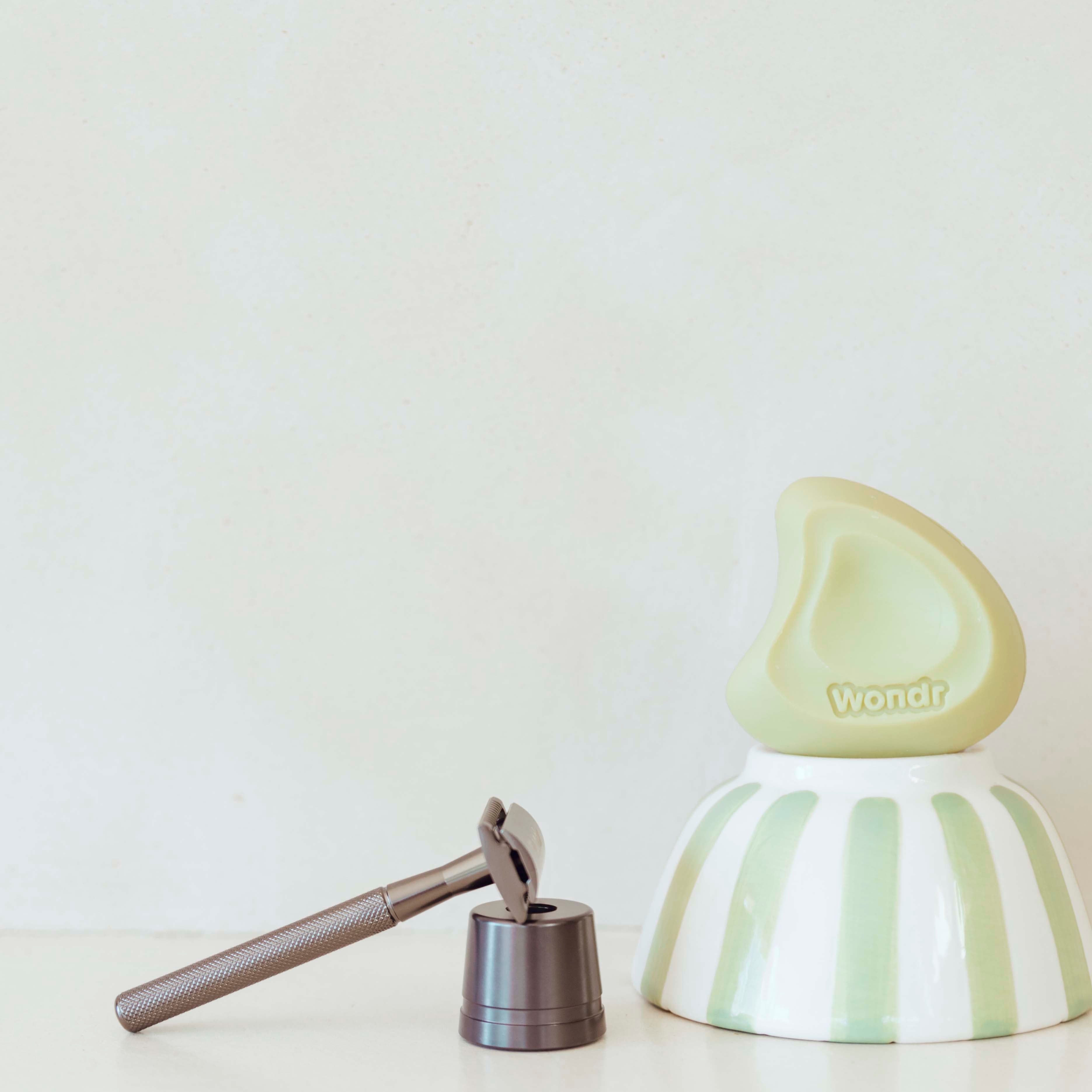 SAFETY RAZOR SCHEERMES + HOUDER + MESJES | 3 kleuren Wondr - Ilse de Beaute