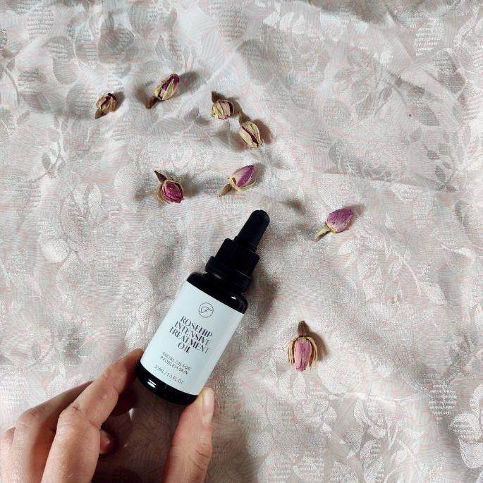 Rosehip intensive treatment Oil - FLow Cosmetics - Ilse de Beaute