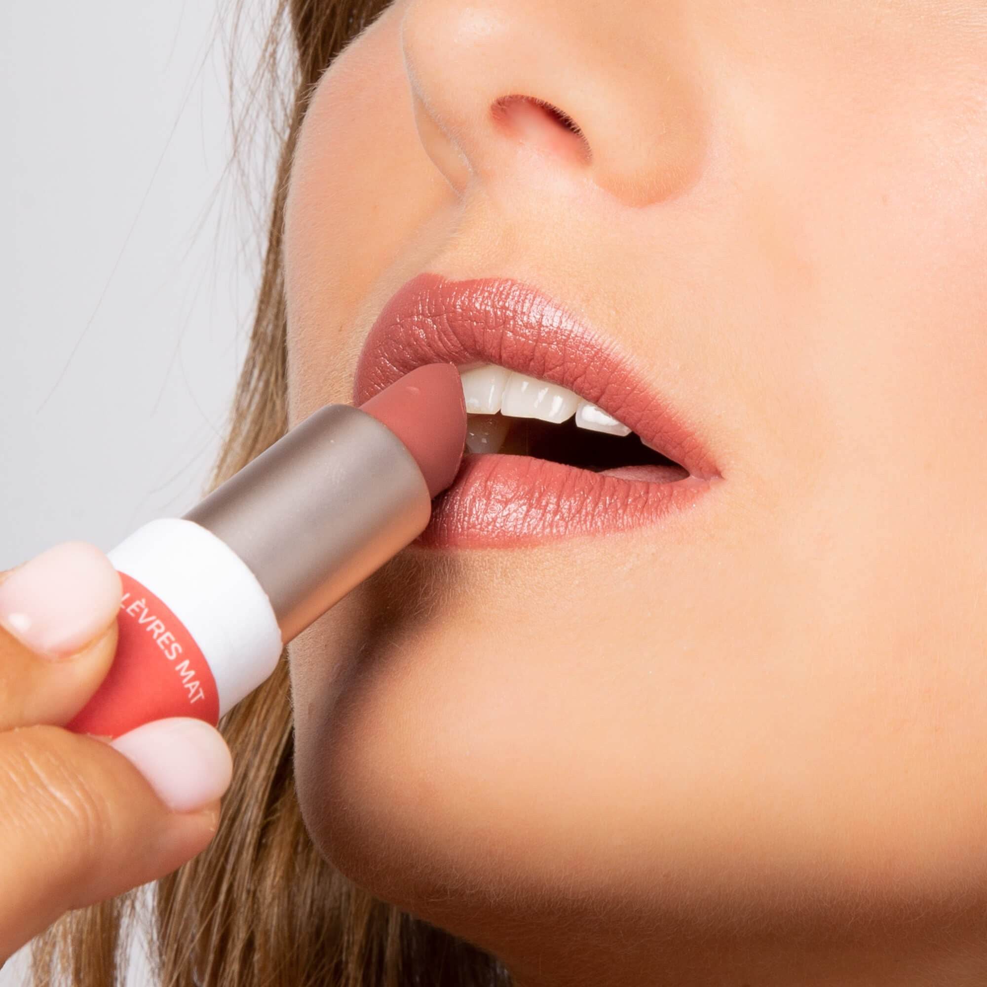 Organic Matte Lipstick Pink red - Ilse de Beaute