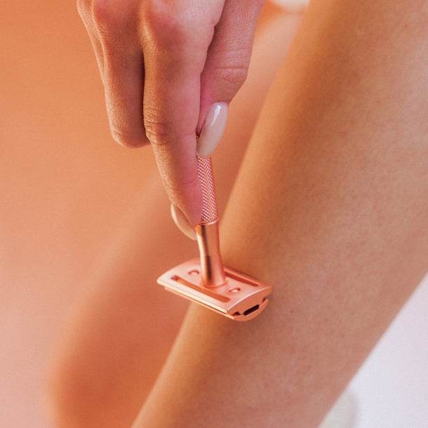 Duurzame Safety Razor met houder van WOndr – voor een gladde, milieuvriendelijke scheerbeurt zonder plastic. ♻️
