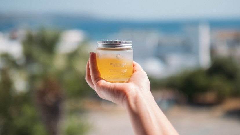 Balm to milk cleanser - Ilse de Beaute
