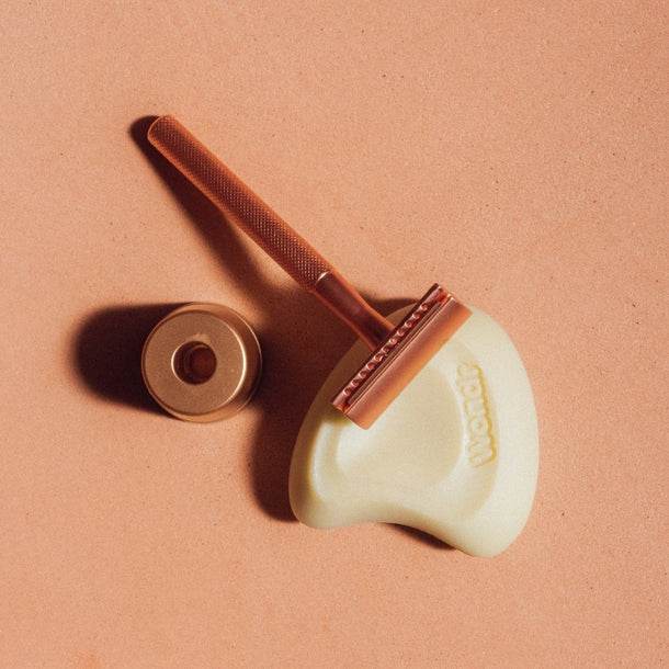 Duurzame Safety Razor met houder van WOndr – voor een gladde, milieuvriendelijke scheerbeurt zonder plastic. ♻️
