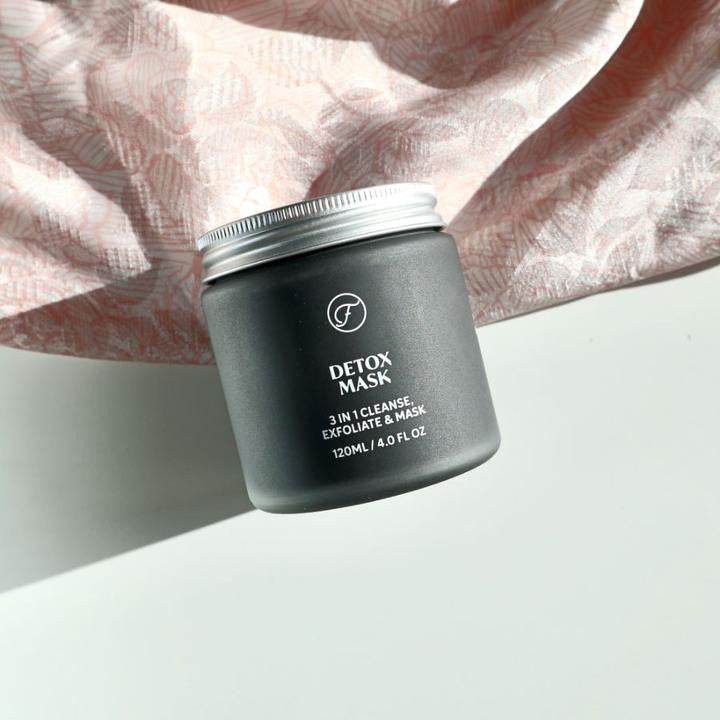 Detox Mask 3 in 1-Reinigend en exfoliërend masker - Ilse de Beaute