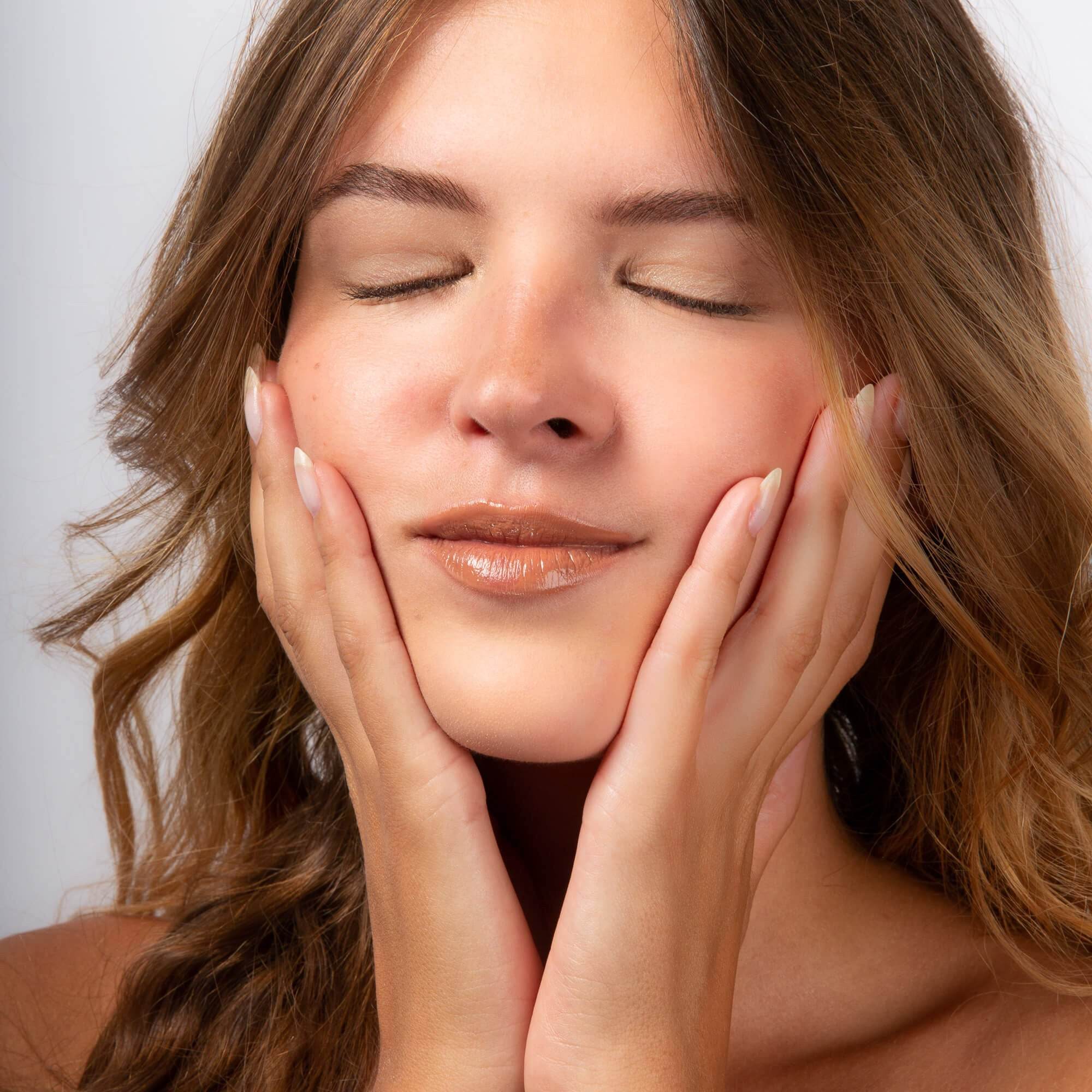 Organic Glossy Lipstick Nude moka - Ilse de Beaute